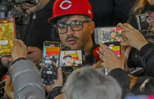 Scatta una foto a Geolier a Porto Cervo: studente preso a pugni