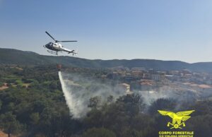 Paura a Iglesias: incendio tremendo a ridosso delle case | Video