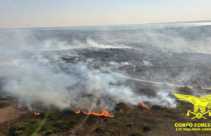 Carbonia, spaventoso incendio sul Monte Sirai: evacuati i turisti