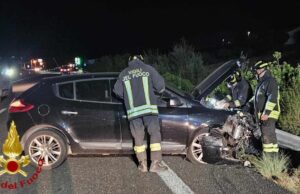 Olbia, donna carambola in strada con l’auto: due ragazzi evitano il peggio