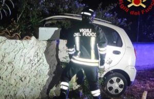 Sassari, brutto incidente nella notte: auto contro un muro
