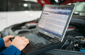 Carbonia, effettua 2700 revisioni false: nei guai titolare di una officina