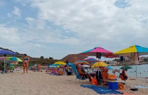 Weekend di nuvole, ma in Sardegna spiagge piene: al mare non si rinuncia