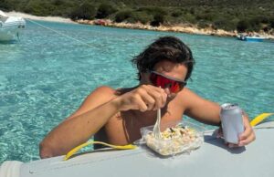 Thomas Ceccon, dalle Olimpiadi alla Sardegna: tuffi e birra a Cala Zafferano