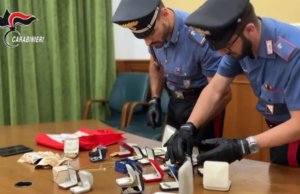 Truffa anziana cagliaritana, fingendosi carabiniere: arrestata a Napoli