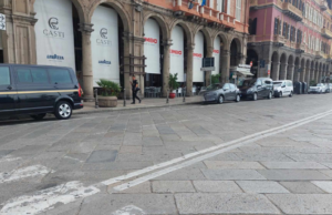 Cagliari, un disastro i parcheggi in via Roma: “Dove sono i vigili?”