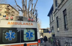 Gli cade il cancello addosso: grave un bimbo a Sassari