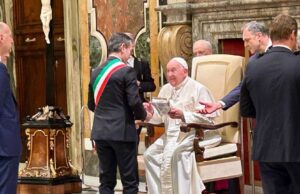 Massimo Zedda in udienza dal Papa per il progetto “Custodi del Bello”