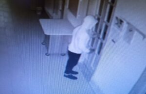 Atti vandalici a Selargius: gravi danni in una scuola, colpita anche la parrocchia