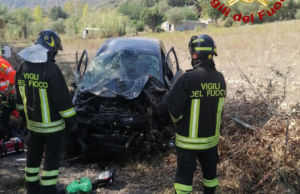 Sfonda il guardrail in auto: donna ferita sulla 131 dcn