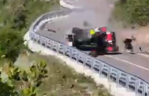 Terribile schianto durante una gara: pilota finisce in ospedale