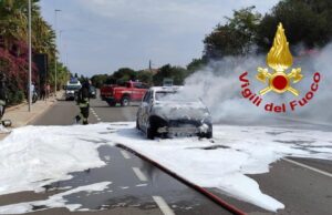 Autovettura prende fuoco sulla Ss127 Bis: illeso l’autista