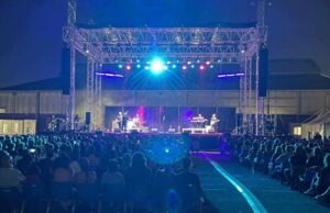 Tiromancino, super show a Cagliari: sul palco anche una ragazza sarda | Video