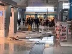 Crollo controsoffitto aeroporto di Cagliari, paura tra passeggeri: “Tragedia scampata” | Video