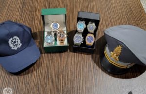 Elmas, in valigia orologi di lusso falsi: fermato un bengalese