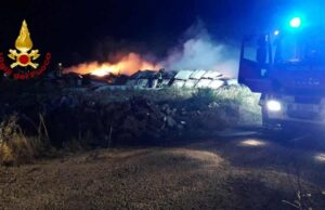 Tuili, fotovoltaico nel mirino: incendiato un deposito di pannelli solari