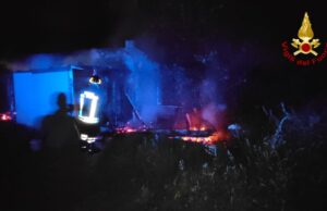 Incendio a Mamoiada nella notte: un pollaio in fiamme