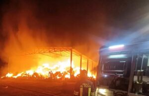 Grosso incendio a Orani, a fuoco diversi mezzi agricoli