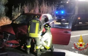 Oristano, scontro sulla Sp 10: una persona estratta dalle lamiere