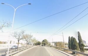 Paura a Cagliari: auto va a fuoco a Ponte Vittorio