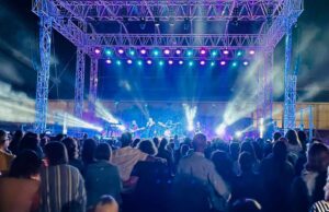 Tony Hadley a Cagliari, 2500 persone ad acclamare l’ex Spandau Ballet | Video