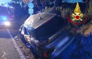 Auto fuori strada sulla 127: conducente estratto dalle lamiere