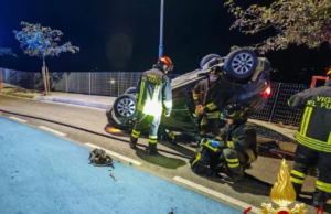 Olbia, auto si ribalta spaventosamente: ferita una donna