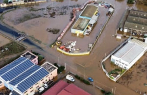 San Gavino, non solo forti piogge: fulmine colpisce un palo