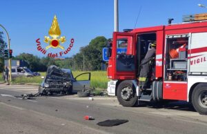 Violento scontro tra auto a Sassari: due feriti in ospedale