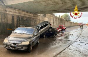 Forti piogge nell’Oristanese: auto sbalzate l’una sull’altra