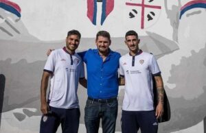 Cagliari, i calciatori Palomino e Deiola in visita a San Gavino | Un murale per Riva