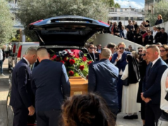 Le lacrime e il dolore: in tanti ai funerali di Andrea Capone | Photogallery