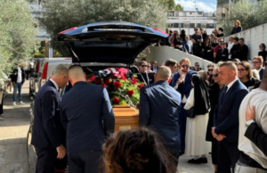 Le lacrime e il dolore: in tanti ai funerali di Andrea Capone | Photogallery