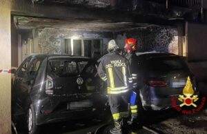 Cagliari, fiamme nella notte in via delle Tortore: paura in un condominio
