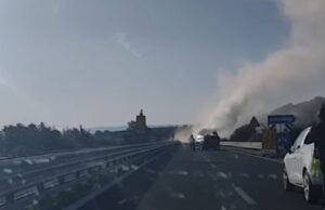 Bonnanaro, auto in fiamme sulla 131: temuta rapina a portavalori