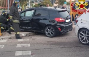 Paura a Carbonia, otto feriti gravi in incidente: possibile semaforo spento