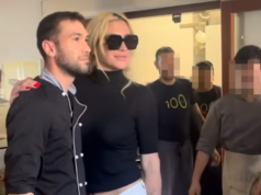 La popstar mondiale Kesha a Cagliari: corsa al selfie con lei