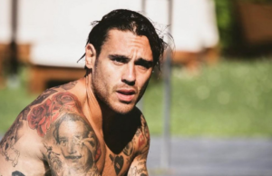 Giornata di relax a Carloforte per il rossoblù Nicolas Viola