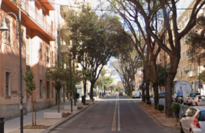 Paura a Cagliari: caduto un albero in via Dante