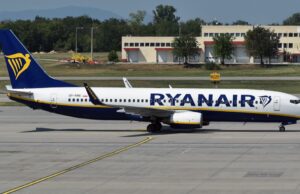 Volo Pisa-Cagliari con 4 ore di ritardo, passeggeri infuriati