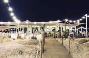 Choc a Cala Sinzias, incendiato un chiosco | Murgioni: “Gesto inquietante”