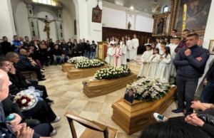 Fonni, folla commossa ai funerali dei 4 giovani deceduti