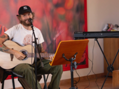 Jovanotti a sorpresa nella comunità “Lo Specchio” di Domusnovas