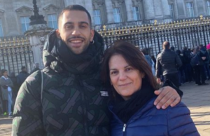 Mahmood, chiusura del tour in grande stile: sul palco la mamma Anna Frau