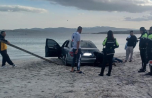 Olbia, con la Mercedes in spiaggia per una foto: multato