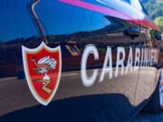 Sassari, nudo colpisce con calci e pugni il Palazzo Rosa: arrivano i carabinieri