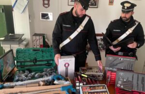 Orune, detenzione e traffico di oggetti contraffatti: napoletano denunciato