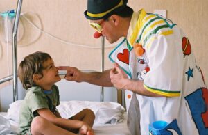 Clownterapia, pet therapy e non solo: l’Aou Cagliari cerca candidati