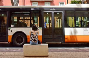Cagliari, due verificatori Ctm aggrediti a bordo della linea 9