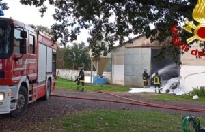 Bonorva, fuoco in un capannone: paura per il bestiame